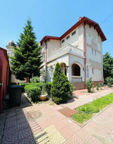 Mitropolie- Parcul Carol/ vila 6 camere, 340mp utili, curte privata