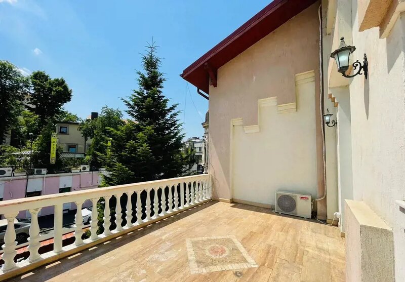 Mitropolie- Parcul Carol/ vila 6 camere, 340mp utili, curte privata