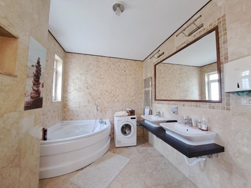 Mitropolie- Parcul Carol/ vila 6 camere, 340mp utili, curte privata